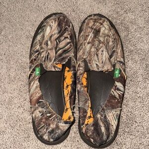 Sanuk Brown and Black Slippers Comfortable Slip-On